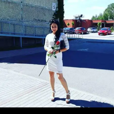 Ilona, 33
