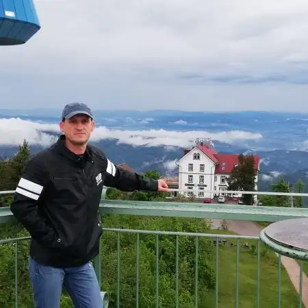 SERGEJ, 48 