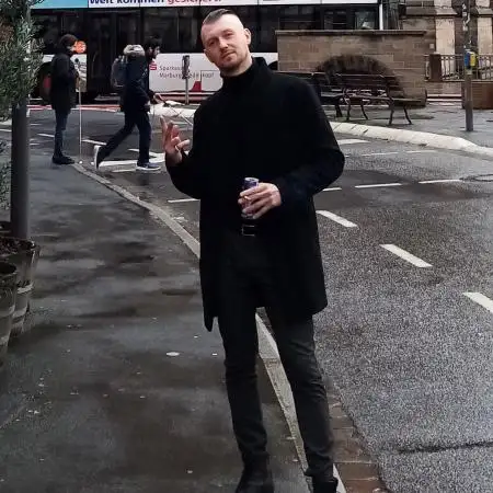 Nik, 45