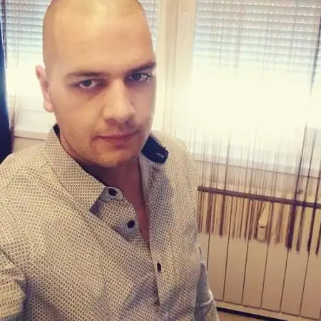 Karlos, 35