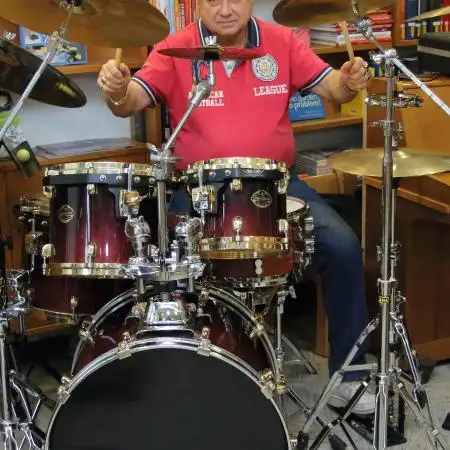 ヴィクター, 70