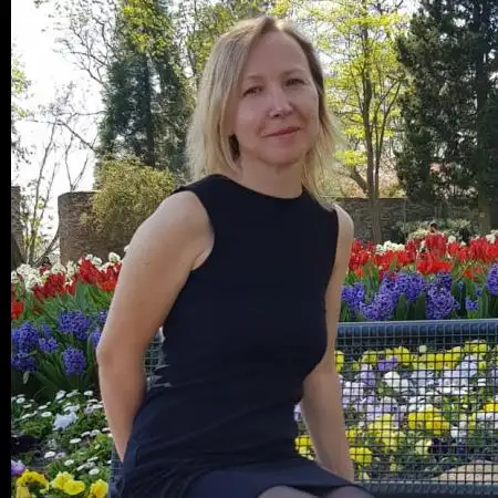 Liliya, 52