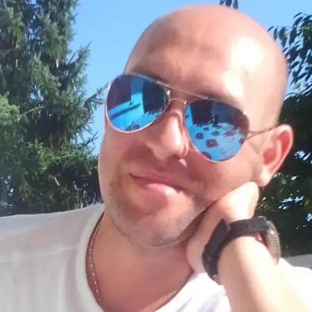 Artur, 43