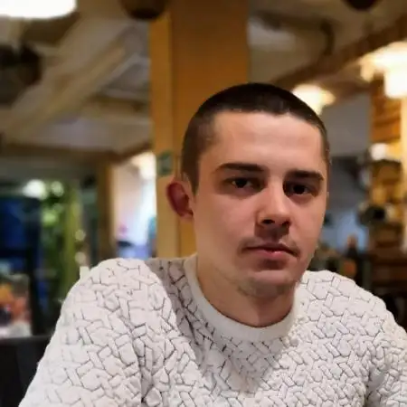 Ilja, 33
