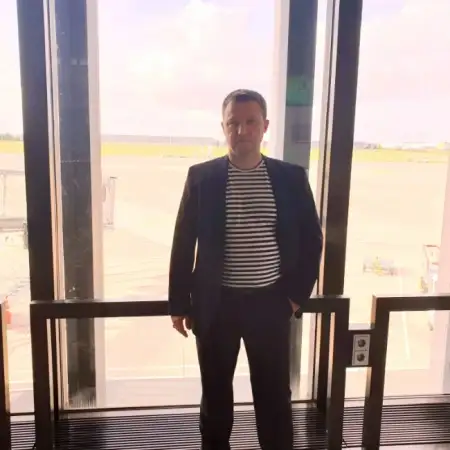 Kosta, 44