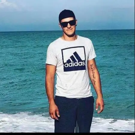 Artur, 35