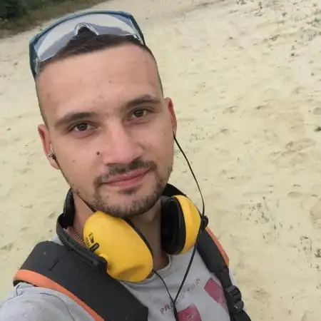 Maks, 27