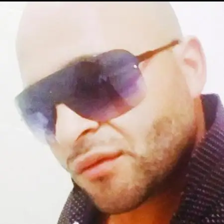 アレックス, 32