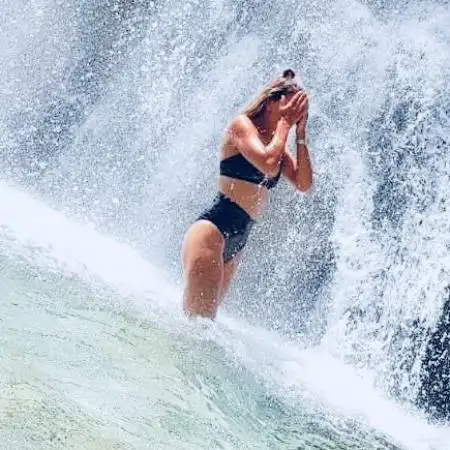 Lana, 37