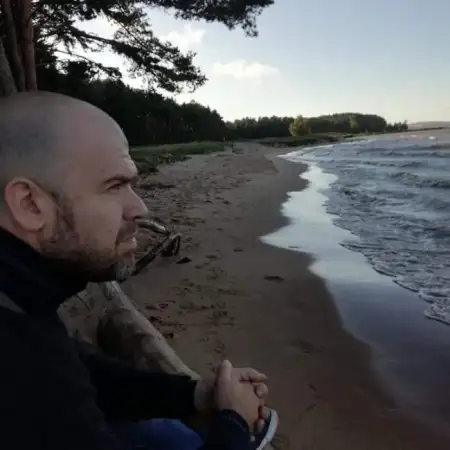 Dainys, 49