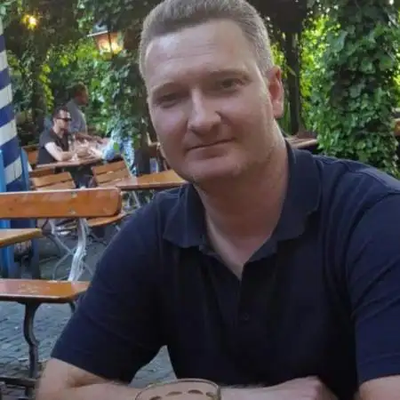 アレックス, 48