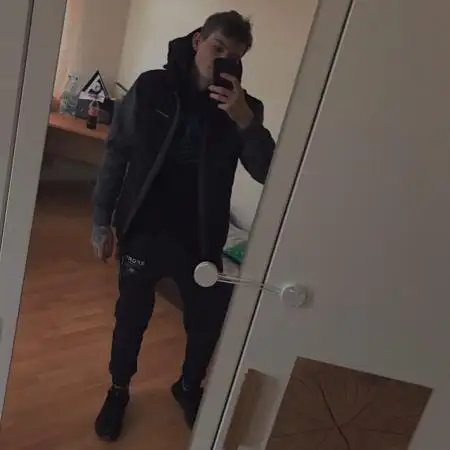 Andris, 25