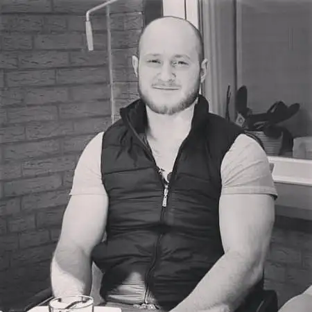 デニス, 31