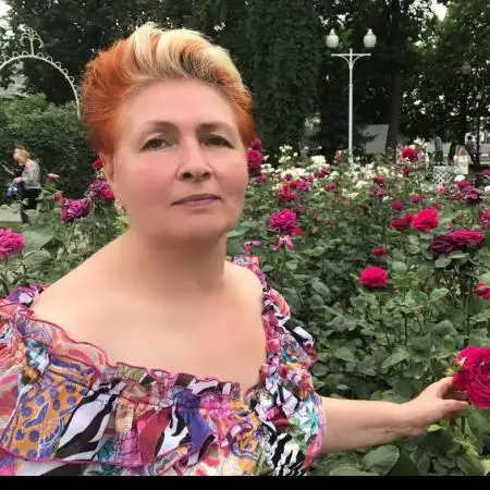 Lila, 61