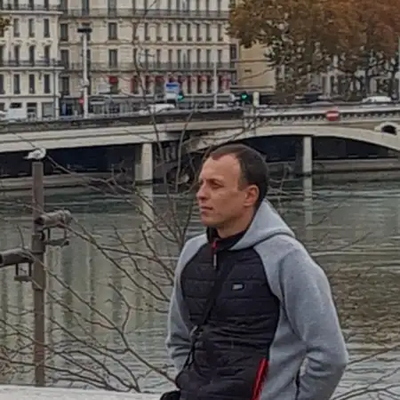 ユーリ, 42
