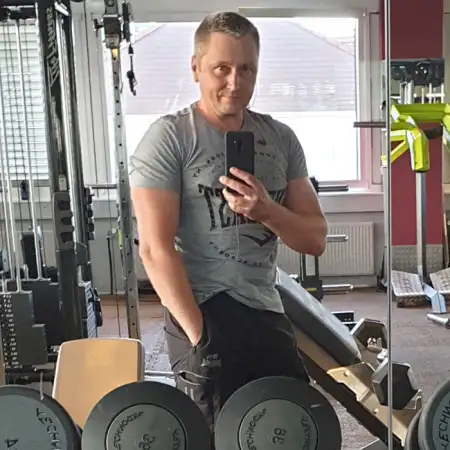 Tolik, 47 
