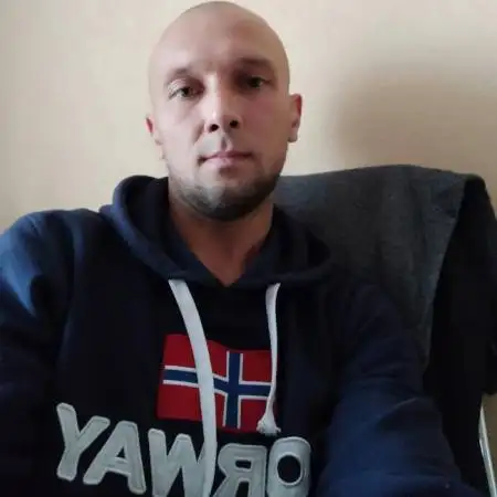 Tolik, 39