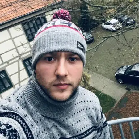 Dzianis, 33