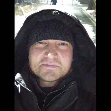Rinat, 43