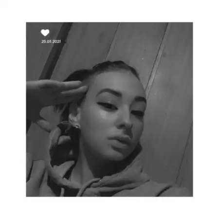 Karolina, 23