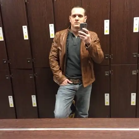 Maks, 40