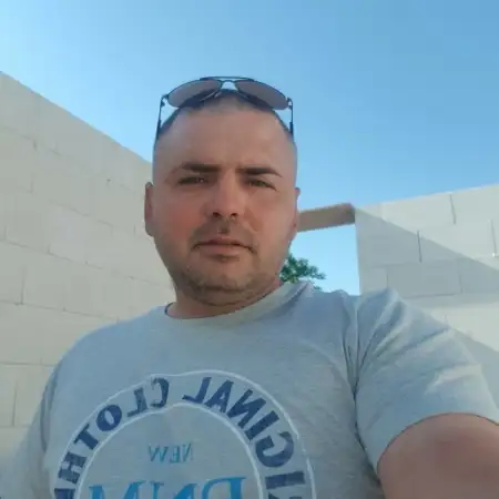 アレックス, 46