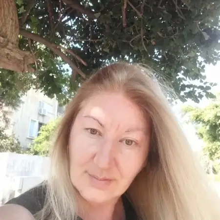 リナ, 60