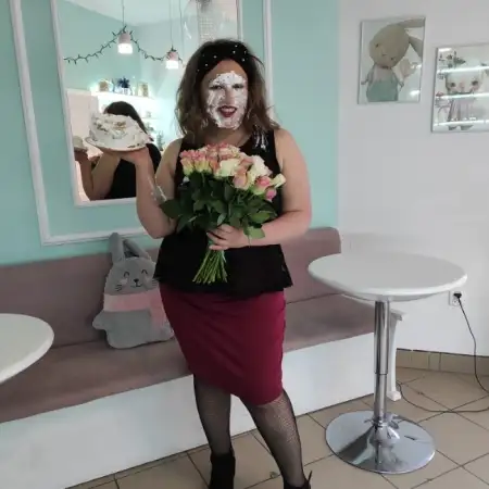 Dariia, 33