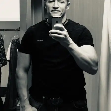 Sergej, 49