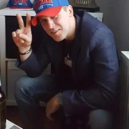 Aleks, 41