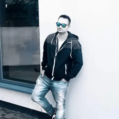 マクシム, 33