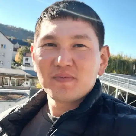 Bekzat, 35