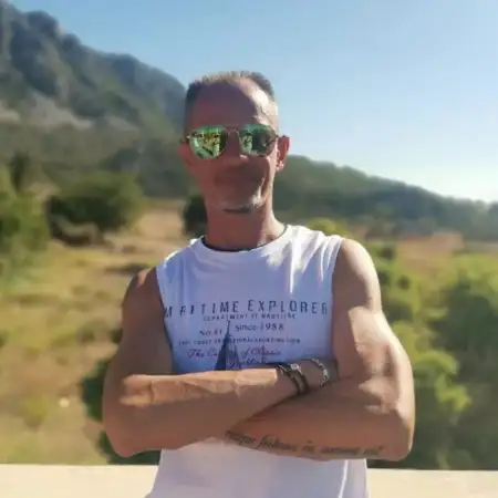 Aleks, 46