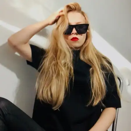 リナ, 30