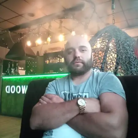 Artur, 37