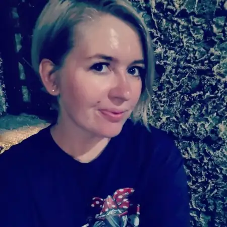 Juli, 38