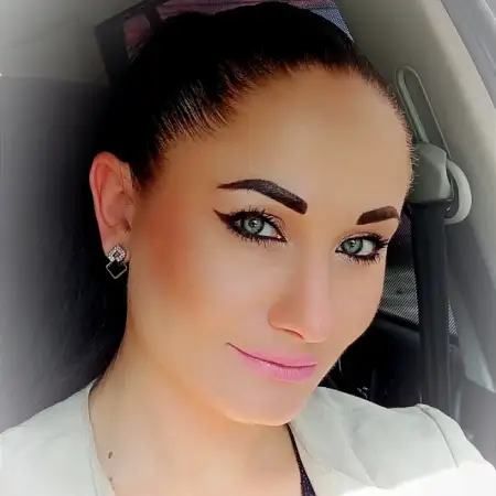 Nataliia, 42