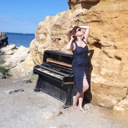 Alia, 39