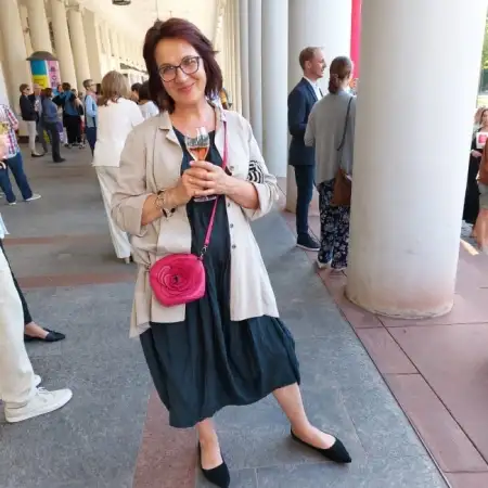 Lucia, 56