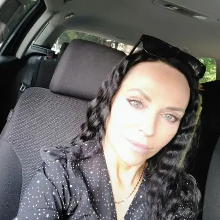 Ona, 49