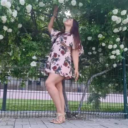 Nika, 35