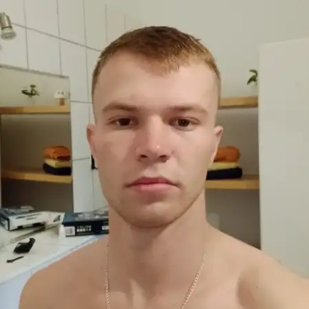Arek, 27
