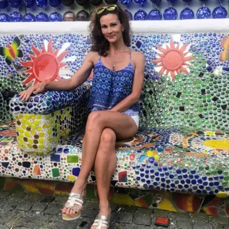 Lana, 46