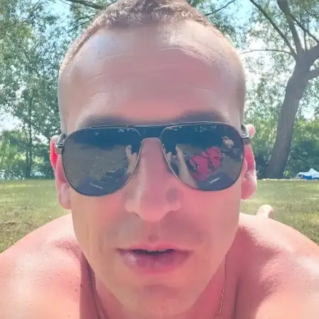 Andruy, 44