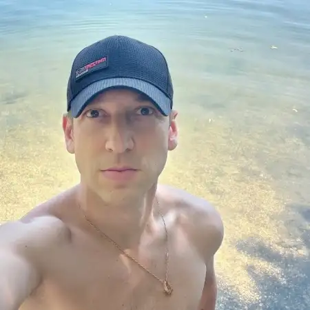 Andruy, 44