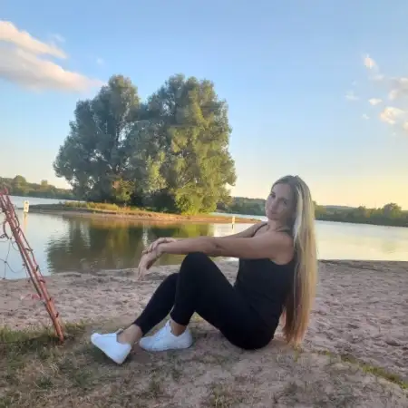 Alisiia, 37