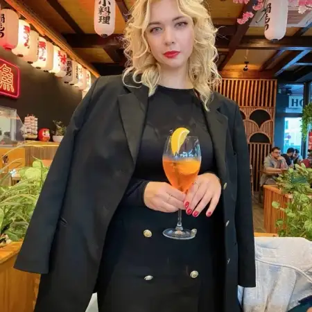 Karina, 40