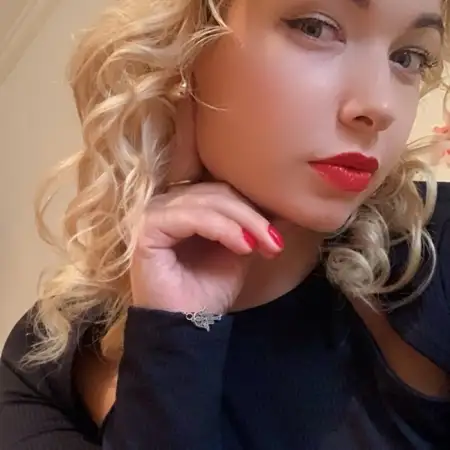 Karina, 40