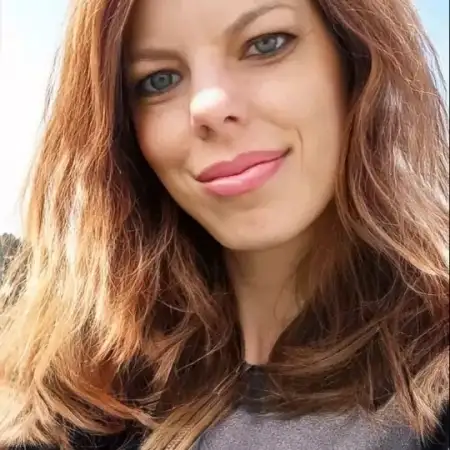 Nadiia, 41
