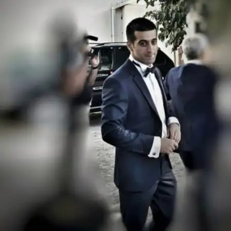 Vahid, 38